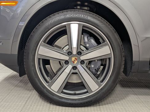 Certified 2025 Porsche Cayenne E-Hybrid AWD/4WD image 27
