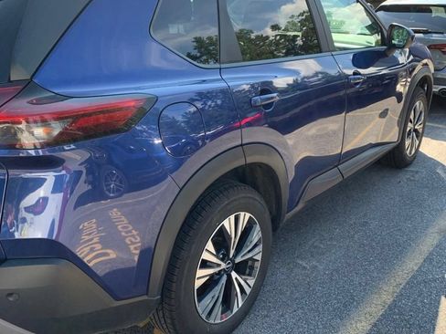 Used 2023 Nissan Rogue SV AWD/4WD image 3