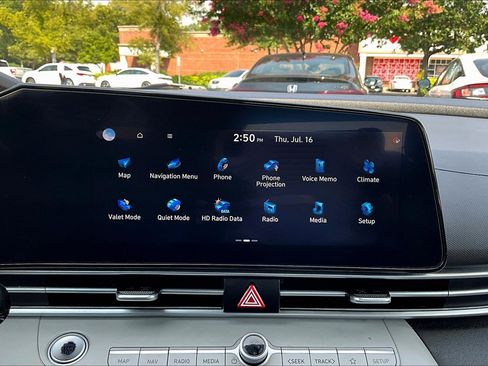Used 2024 Hyundai Elantra Limited FWD image 23