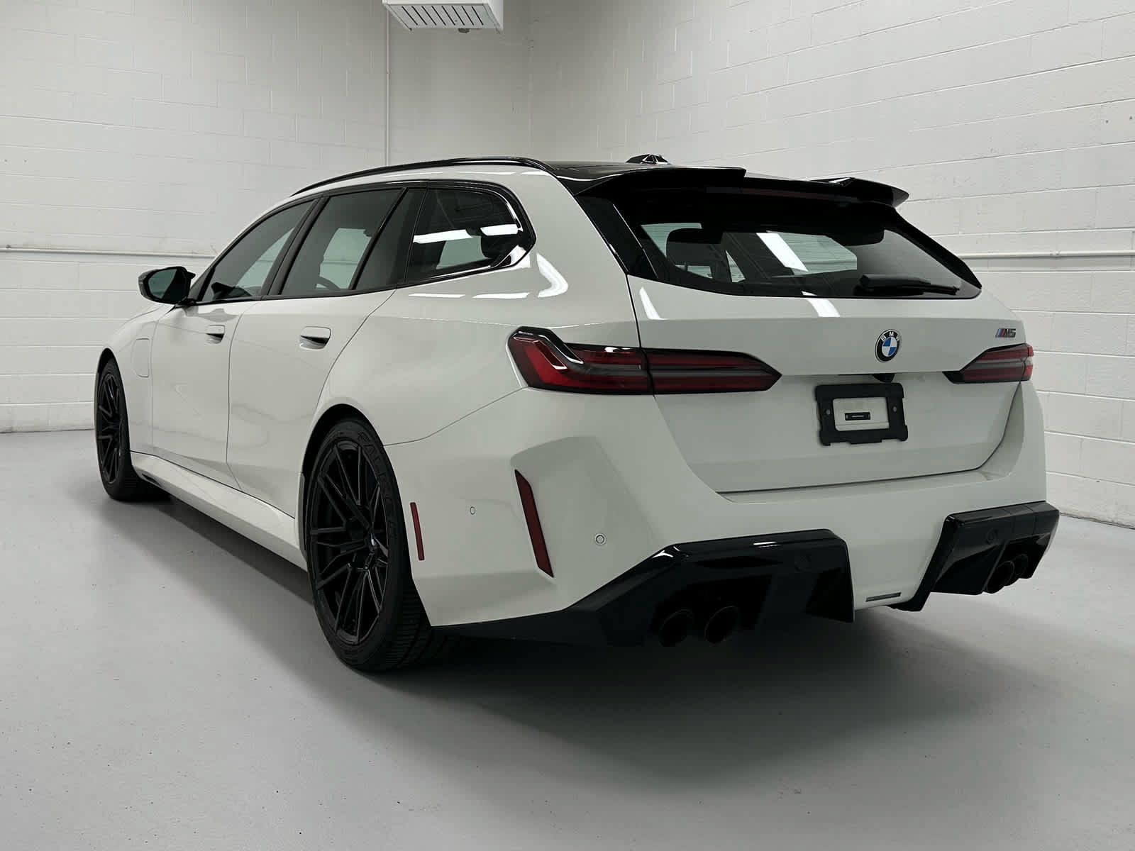 Used 2026 BMW M5 Touring AWD/4WD image 8