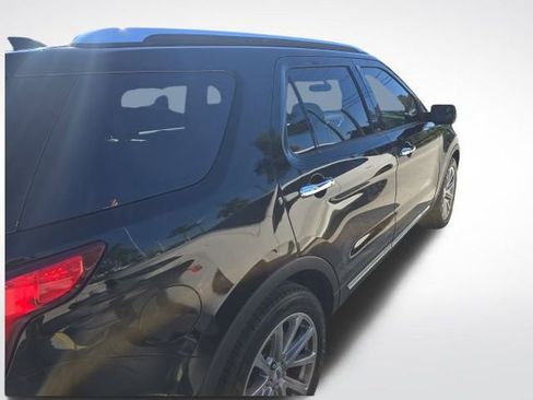 Certified 2017 Ford Explorer Limited image 4