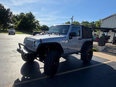 Used 2014 Jeep Wrangler Sport AWD/4WD image 7