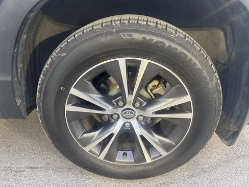 Used 2016 Toyota Highlander XLE image 10