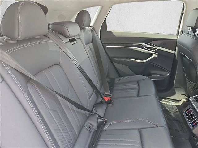 Used 2021 Audi e-tron Premium Plus w/ Premium Plus Package AWD/4WD image 25