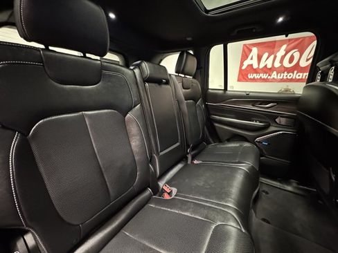 Used 2023 Jeep Grand Cherokee Overland w/ Advanced Protech Group III AWD/4WD image 17