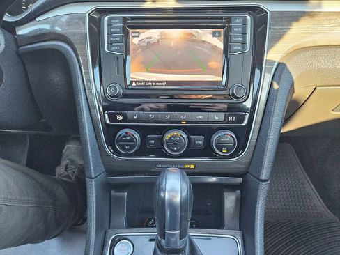 Used 2017 Volkswagen Passat 1.8T SE image 15