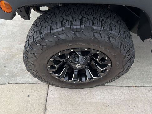Used 2017 Jeep Wrangler Sport w/ Quick Order Package 24S AWD/4WD image 9