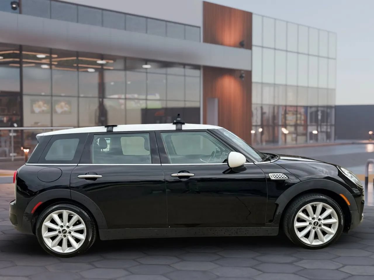 Used 2017 MINI Cooper Clubman S FWD image 4