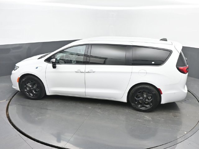 Used 2024 Chrysler Pacifica Limited FWD image 40