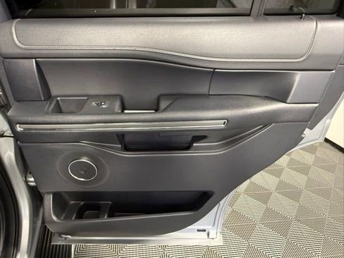 Used 2022 Ford Expedition XLT image 45