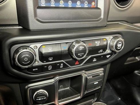 Certified 2023 Jeep Gladiator Sport image 35