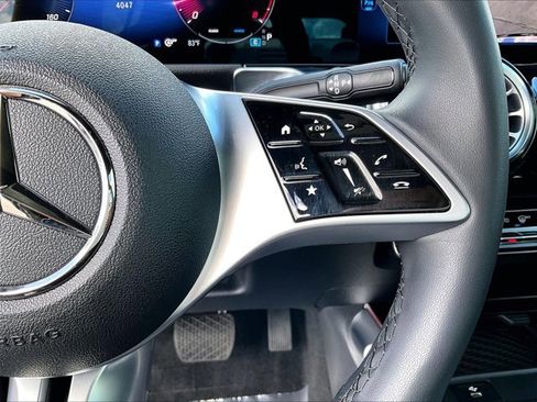 Used 2026 Mercedes-Benz GLB 250 image 21