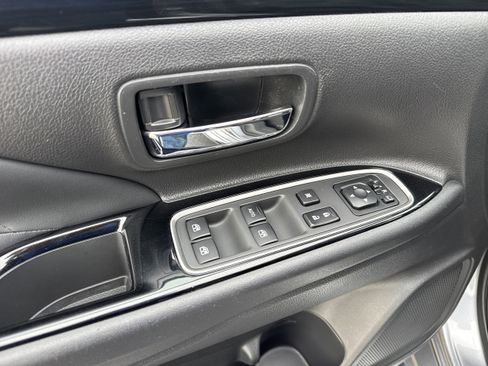 Used 2018 Mitsubishi Outlander SEL image 7
