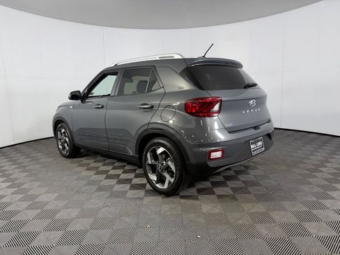 Used 2025 Hyundai Venue SEL FWD image 9
