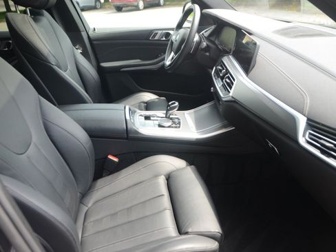 Used 2022 BMW X5 xDrive40i w/ Premium Package AWD/4WD image 12