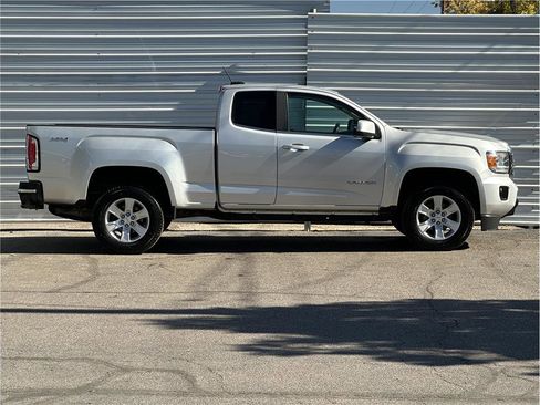 Used 2015 GMC Canyon SLE image 9