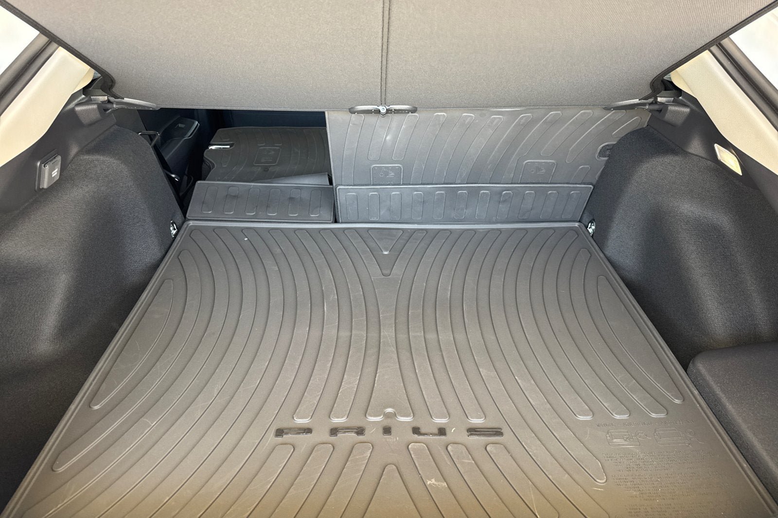 New 2027 Toyota Prius Plug-In Hybrid FWD image 15