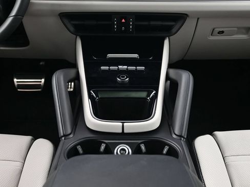 Certified 2026 Porsche Cayenne AWD/4WD image 10
