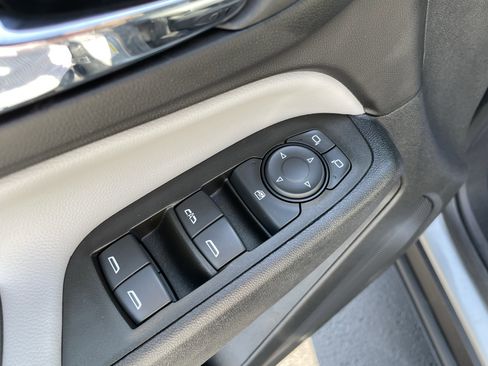 Used 2023 Chevrolet Equinox LT image 12