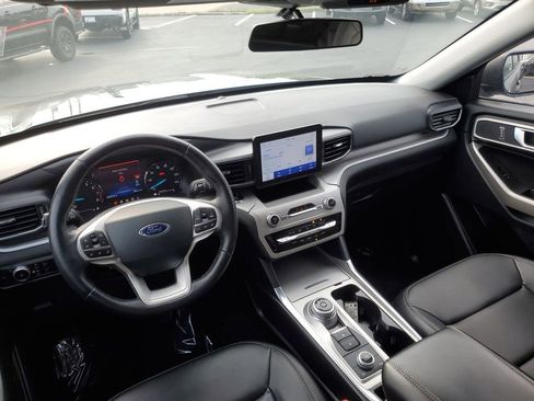 Used 2023 Ford Explorer XLT w/ Equipment Group 202A image 25