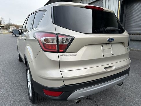 Used 2017 Ford Escape SE image 3