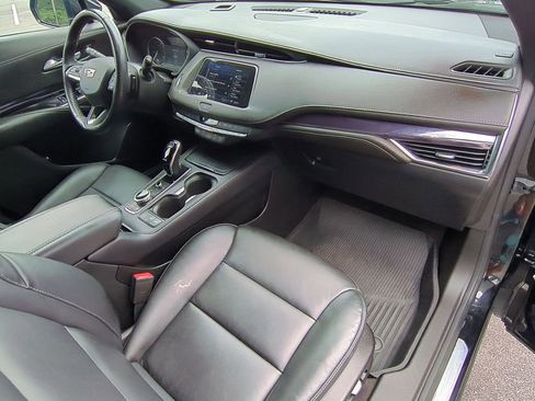 Used 2023 Cadillac XT4 Luxury w/ Cold Weather Package image 24