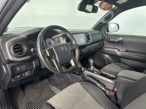 Used 2020 Toyota Tacoma TRD Sport AWD/4WD image 12