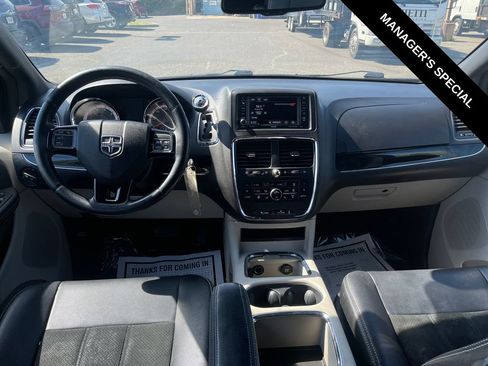 Used 2016 Dodge Grand Caravan SXT FWD image 18