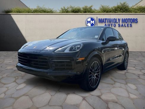 Used 2022 Porsche Cayenne Platinum Edition image 7