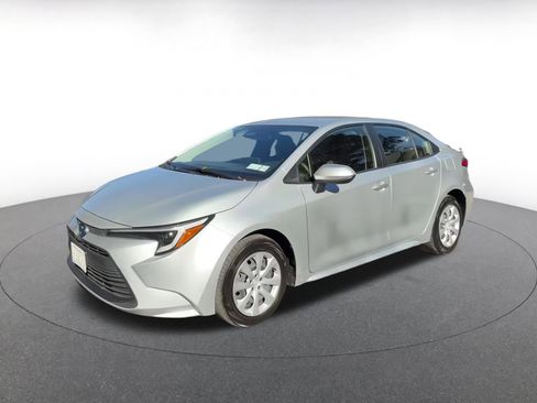 Used 2025 Toyota Corolla LE image 8