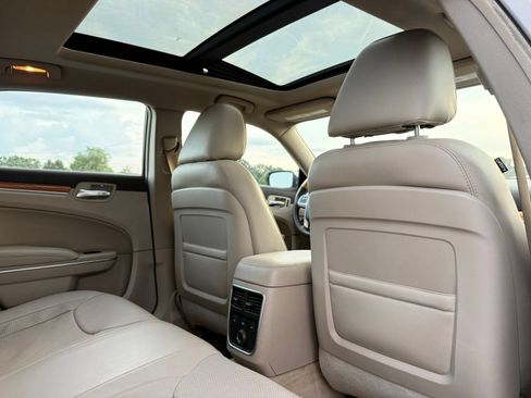 Used 2014 Chrysler 300 C RWD image 29