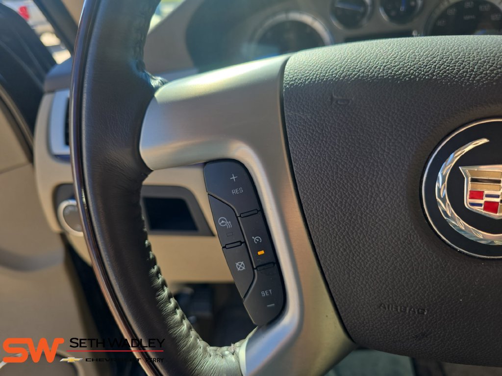 Used 2013 Cadillac Escalade Luxury AWD/4WD image 18