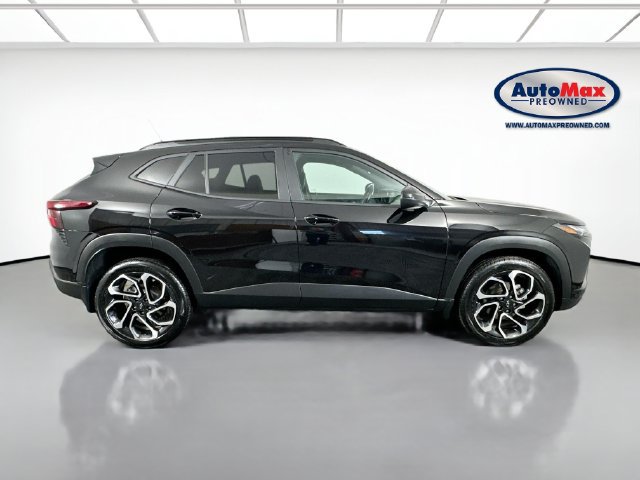 Used 2025 Chevrolet Trax RS w/ Sunroof Package FWD image 10