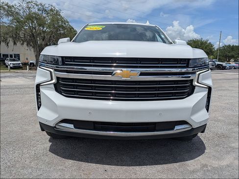 Used 2024 Chevrolet Suburban LT RWD image 7