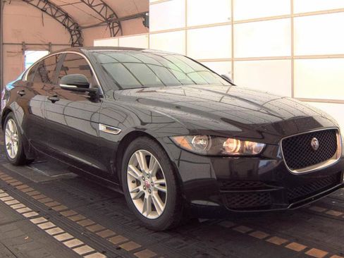 Used 2018 Jaguar XE Premium image 3