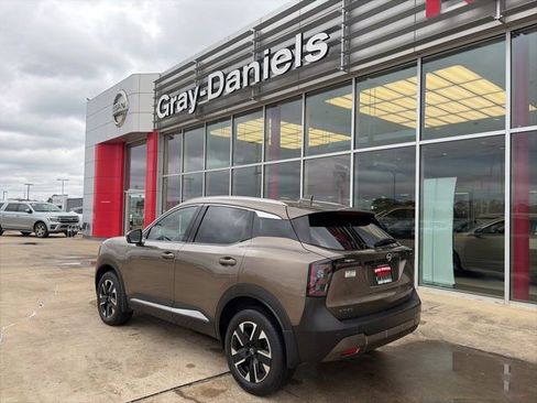 Certified 2025 Nissan Kicks SR image 2