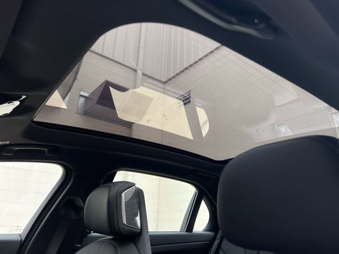 Used 2025 BMW 760i xDrive w/ Premium Package image 14