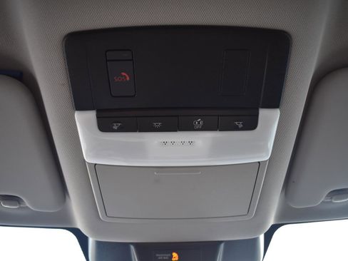 Used 2024 Nissan Rogue SV image 39