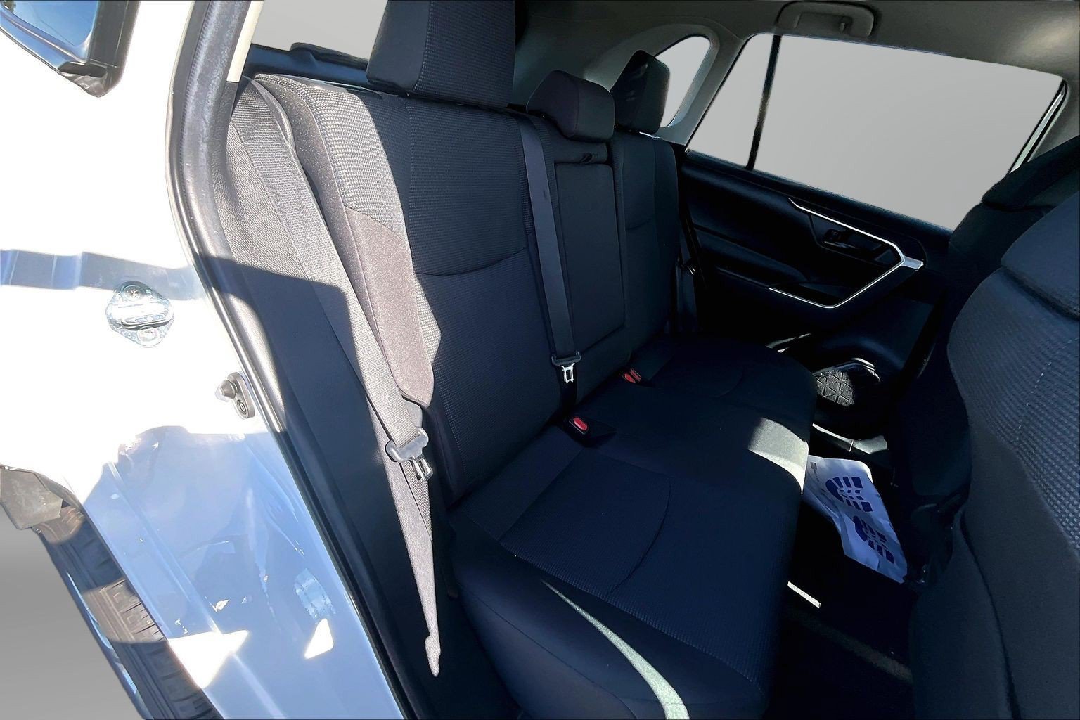 Used 2022 Toyota RAV4 LE w/ Carpet Mat Package (TMS) FWD image 17