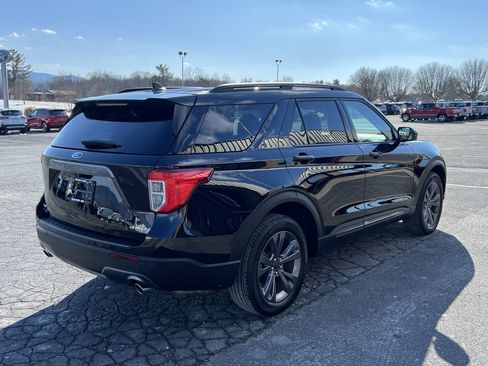 Used 2023 Ford Explorer XLT w/ Equipment Group 202A image 7