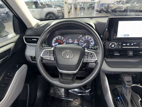 Used 2023 Toyota Highlander L image 27