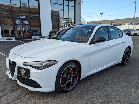 Used 2022 Alfa Romeo Giulia Veloce image 2