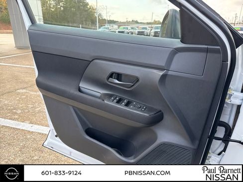 New 2026 Nissan Kicks S image 24