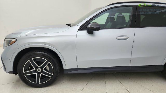 Used 2025 Mercedes-Benz GLC 300 4MATIC image 21