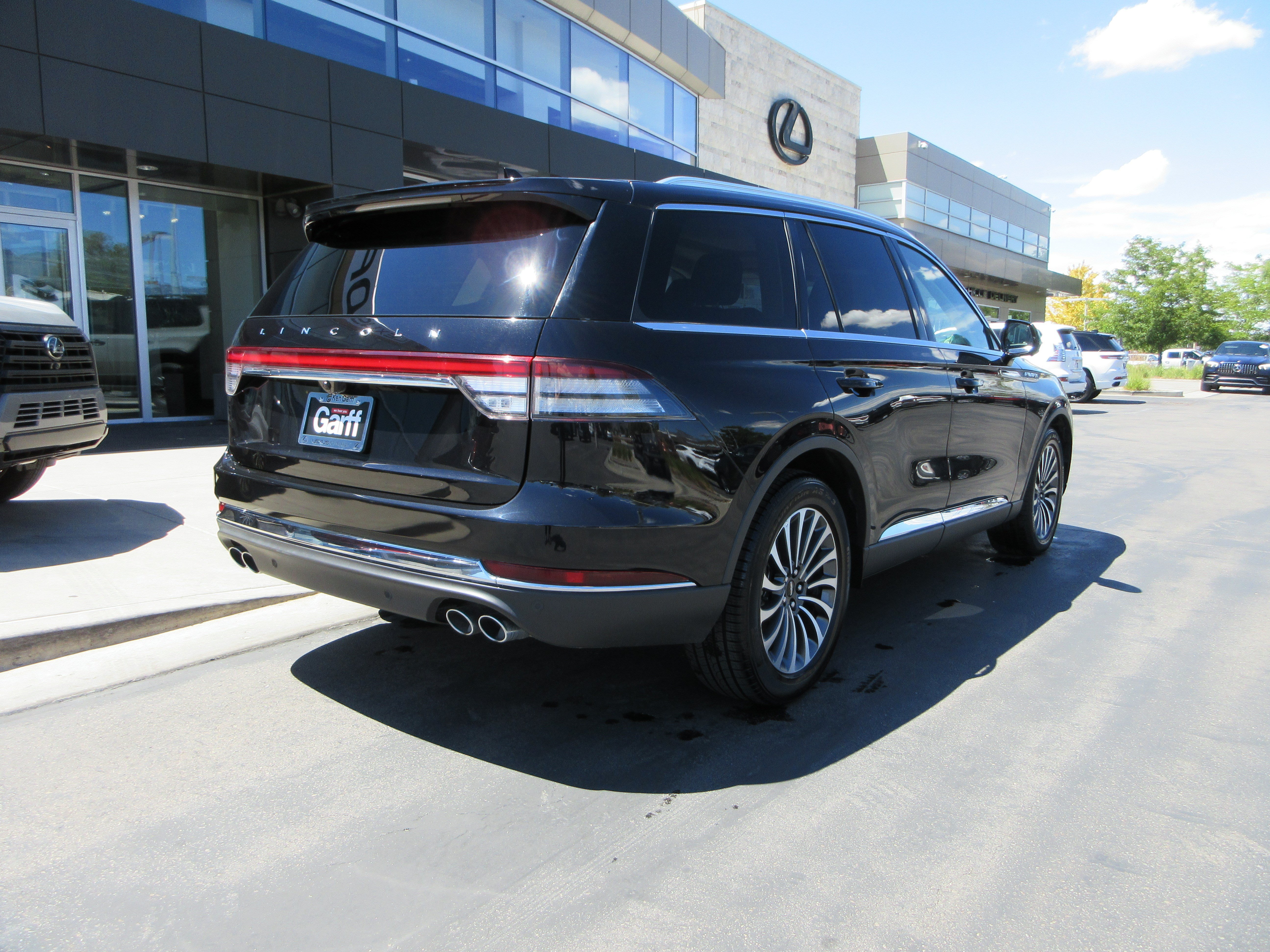 Used 2024 Lincoln Aviator Reserve AWD/4WD image 11