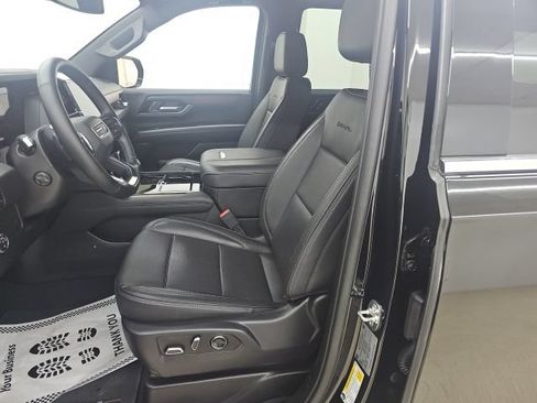 Used 2025 GMC Yukon Denali AWD/4WD image 2