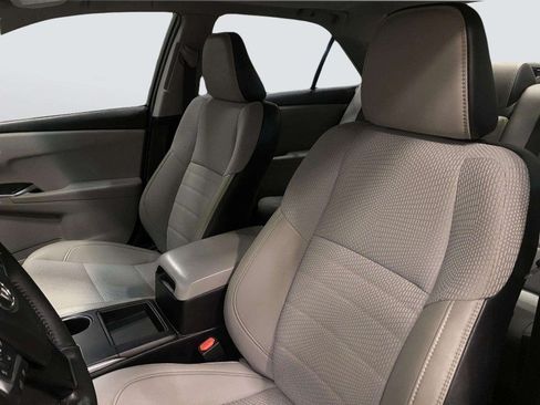 Used 2017 Toyota Camry SE w/ Moonroof Package FWD image 27