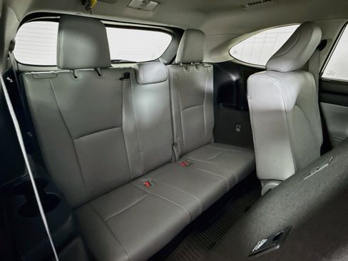 Used 2023 Toyota Highlander XLE AWD/4WD image 28