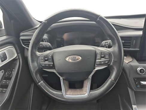 Used 2020 Ford Explorer Platinum w/ Premium Technology Package image 12