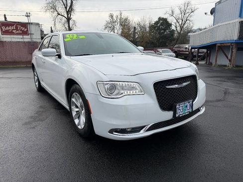 Used 2016 Chrysler 300 Limited image 2